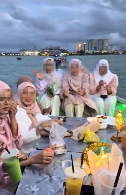 视频|为拍照脱掉救生衣？ 女子游船河开斋用餐挨轰！