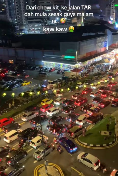 视频|斋月市集路段塞到不能动 网笑:“不用回家原地睡觉吧!”