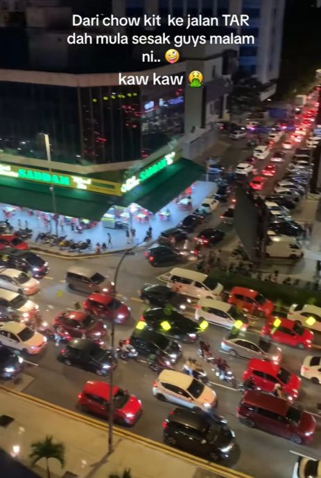 视频|斋月市集路段塞到不能动 网笑:“不用回家原地睡觉吧!”