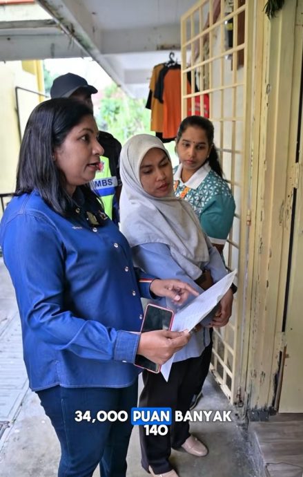 视频|赤贫组屋民拒还租 芙市局拉大队拆门!