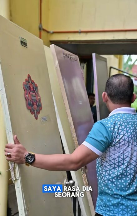 视频|赤贫组屋民拒还租 芙市局拉大队拆门!