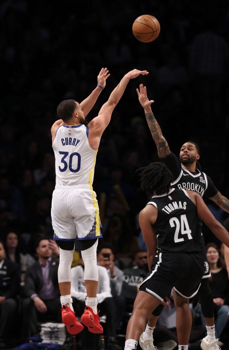 詹皇 东契奇合砍63分  湖人力克纽约人夺8连胜