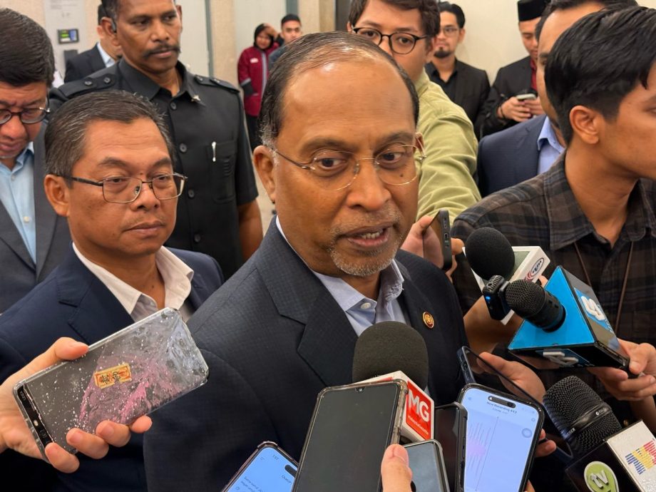 评估恢复PTPTN欠债者出国禁令? 赞比里:“政府不会单靠一招”