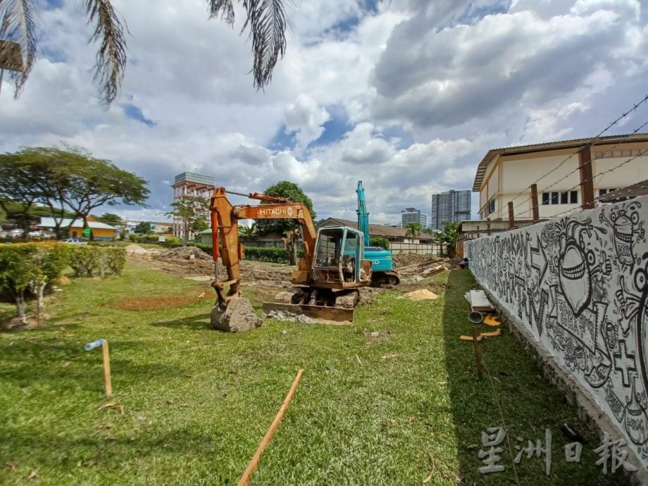 请签发－版头-大都会8/加影育华中小学前面刘治国路的排水系统工程开始了／5图