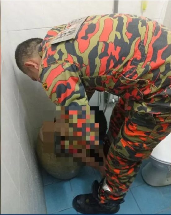 蹲坐冲凉酿意外 8岁男童卡瓦缸动弹不得