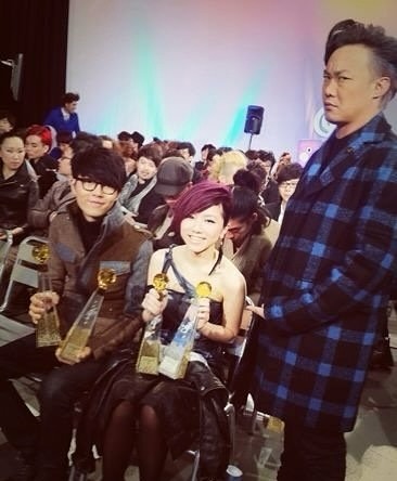 邓紫棋狮城泪悼方大同 心碎感慨: 活着值得感恩