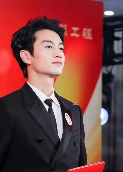 陈晓搭霍建华破奇案 拍“男尊剧”番位惹议