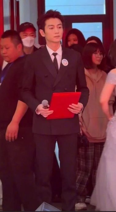 陈晓离婚后首公开露面致词 网惊:离婚是最好的医美