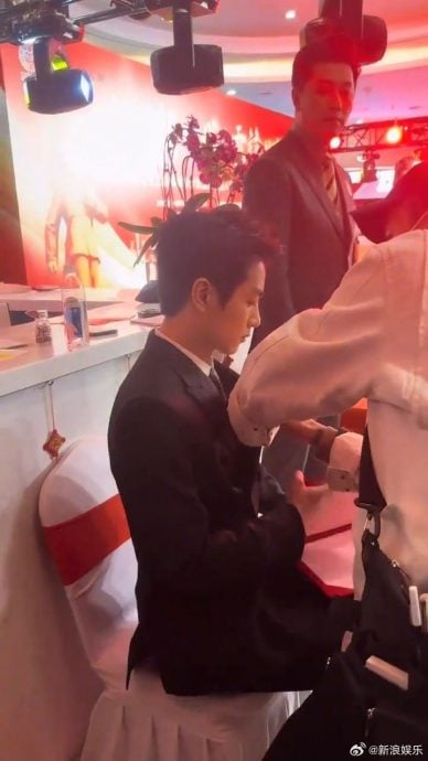 陈晓离婚后首公开露面致词 网惊:离婚是最好的医美