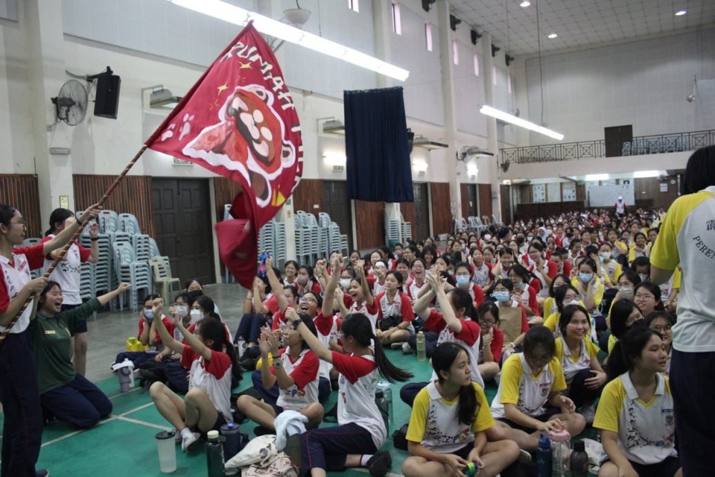 霹:学海学记|校园报道|主文| 越野赛跑加长距离 蓝队成功卫冕