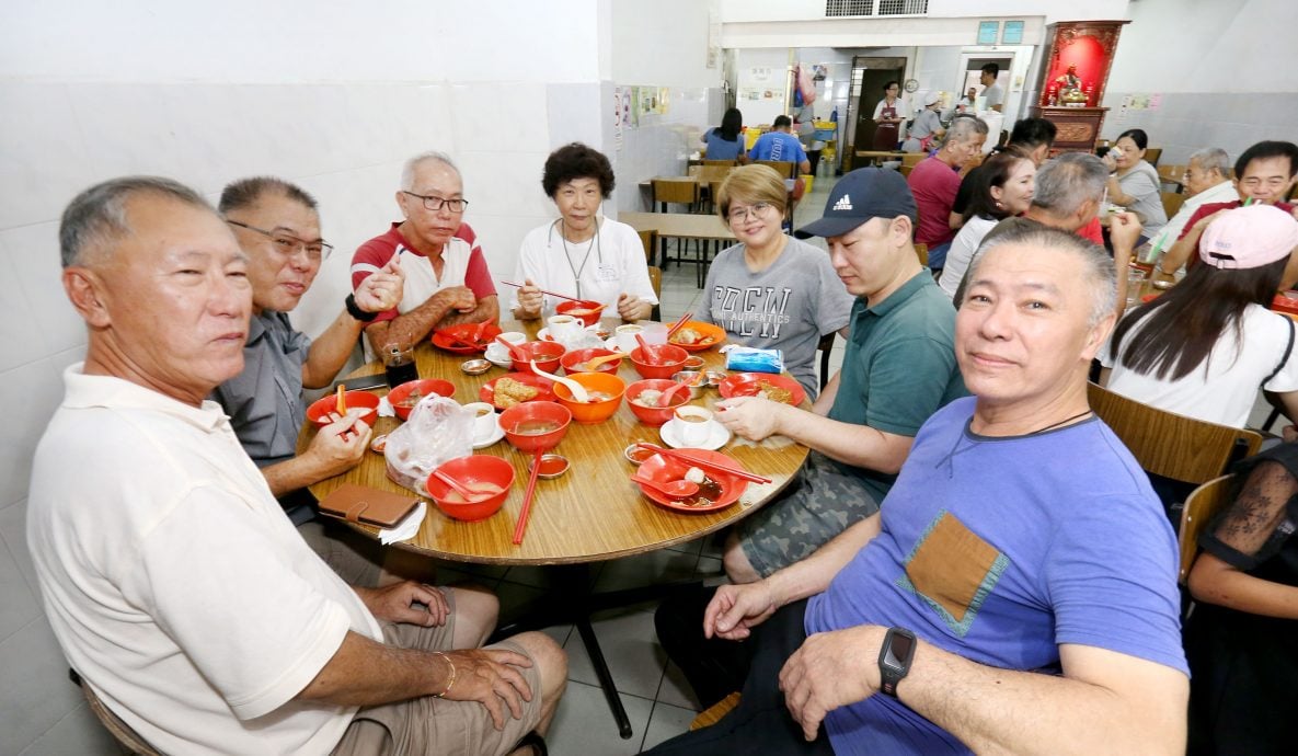 霹：封面主文／清明扫墓热潮  带动餐饮土产包点销量  