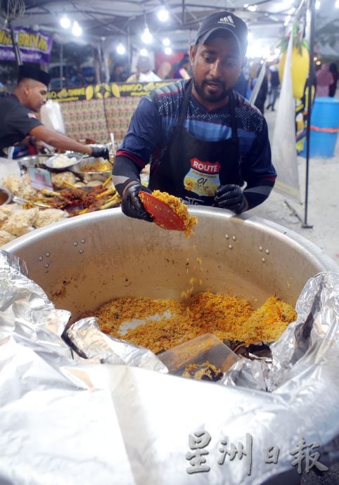 霹：封面主文／霹最长斋戒月市集美食遍布 121摊食物饮料任君选择