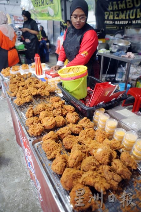 霹：封面主文／霹最长斋戒月市集美食遍布 121摊食物饮料任君选择