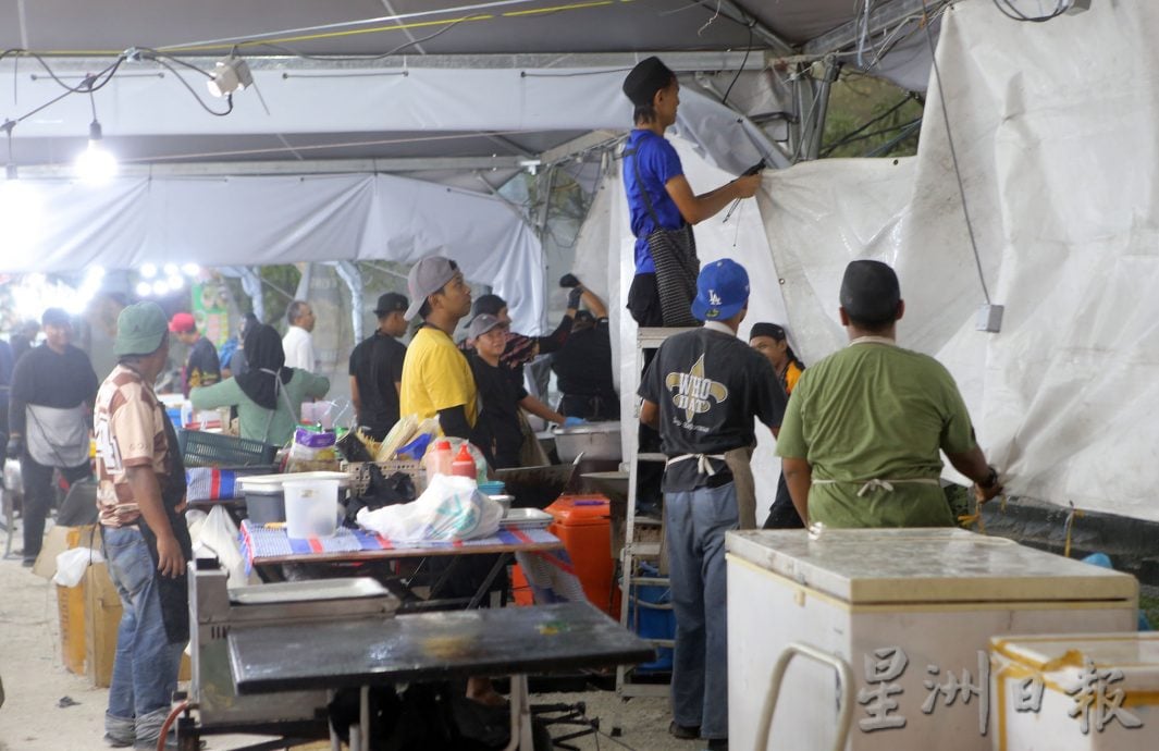 霹：封面主文／霹最长斋戒月市集美食遍布 121摊食物饮料任君选择