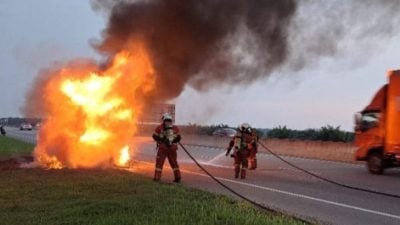 马赛地豪华房车失火 烧毁90% 无人伤亡