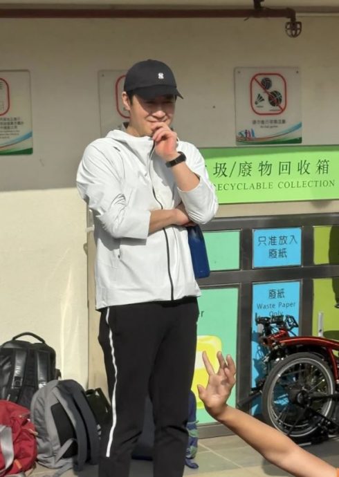 黎明现身7岁爱女运动会 慈父样全被拍