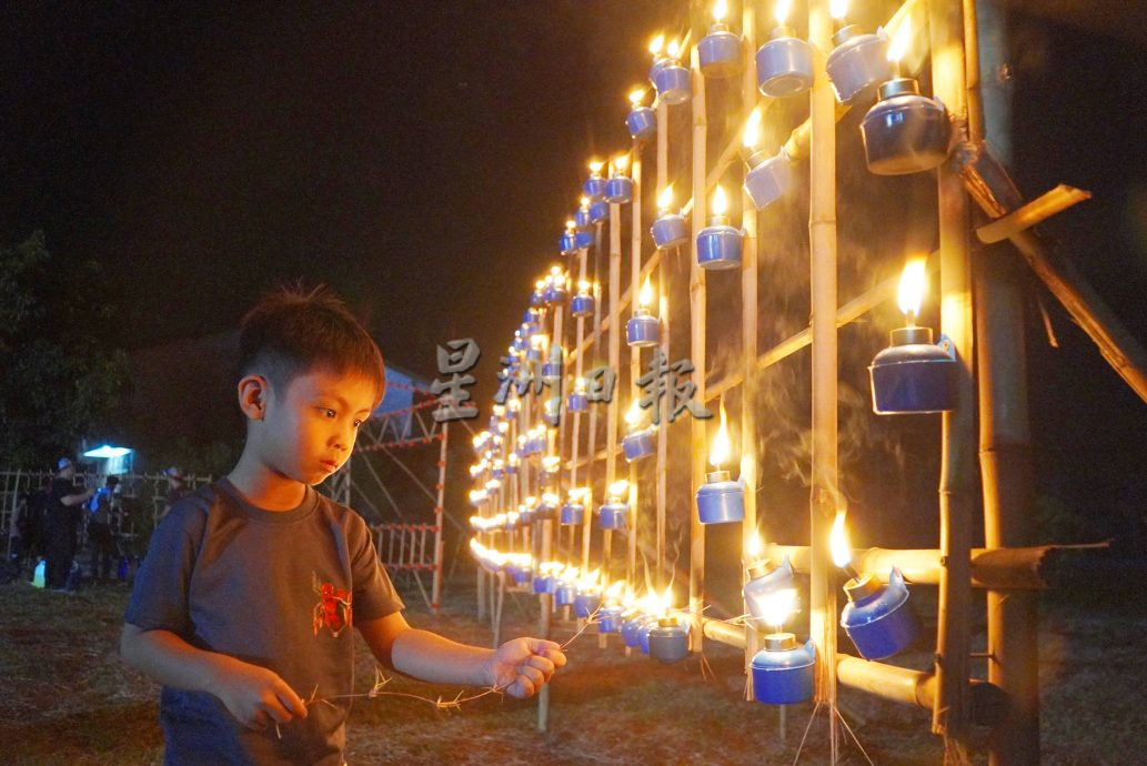 星角摄/开斋节前油灯重燃