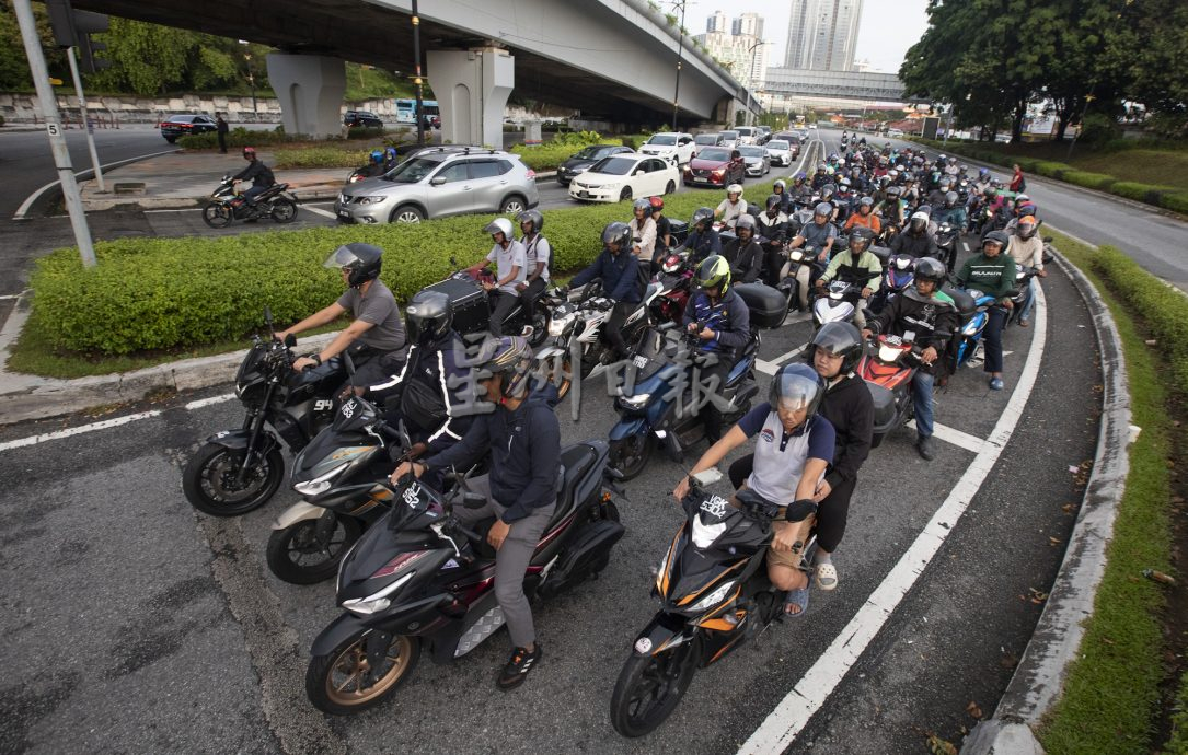 星角摄／图说大马：长堤上风里来雨里去