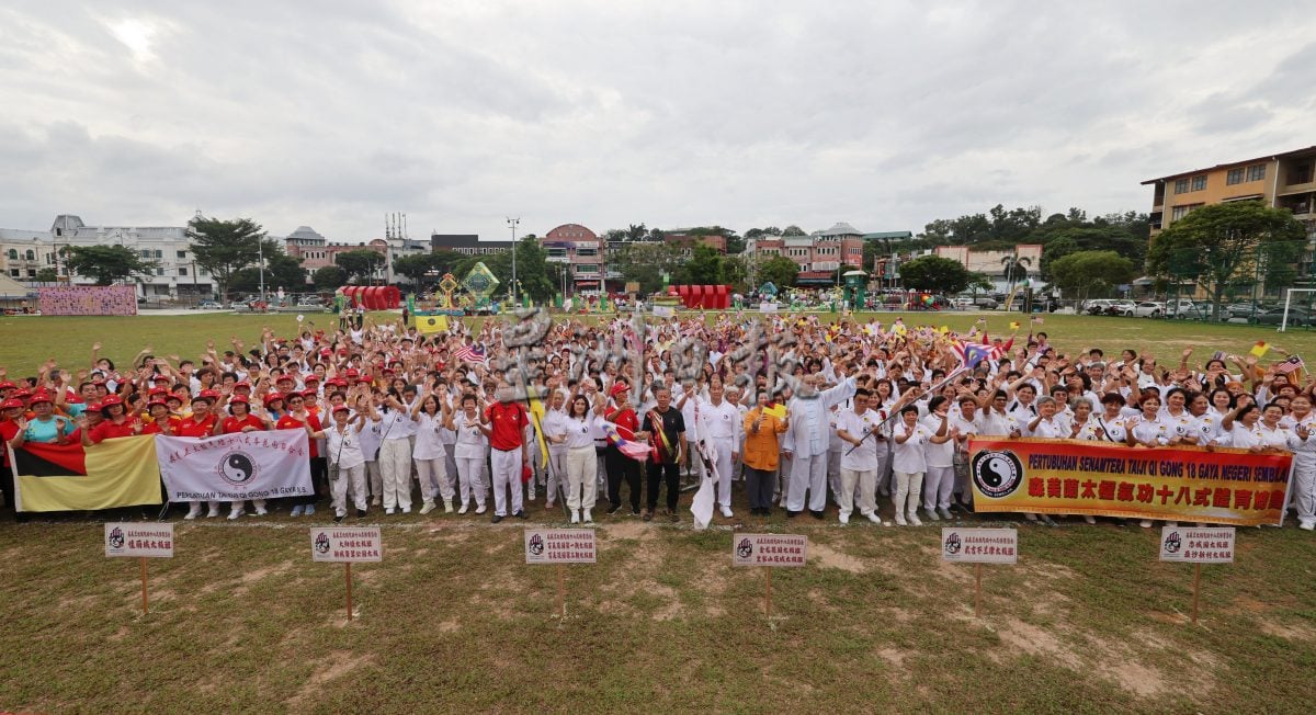 （供上网）“气功昌明团结操”首次举办获760人参与，罗白广场场面壮观浩大