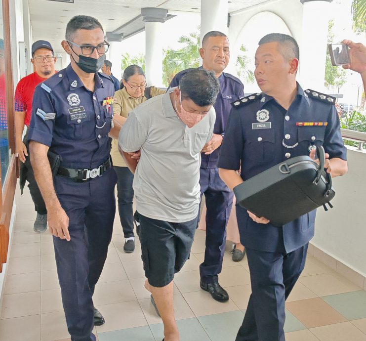 (全国版)涉嫌弑母烧尸的男子被控谋杀,扣押精神病院。