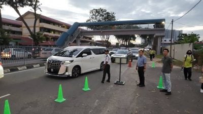 甲华中探讨学生下车地点   改善校前交通拥堵