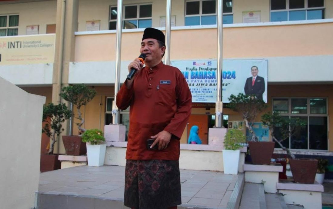 (古城版)学海副文:巴也隆布中学温情送别罗斯米娜老师