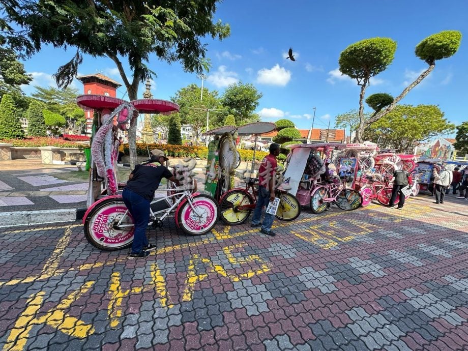 （古城第四版主文）林朝雁冀华裔加入三轮车夫行列 成“旅游大使”介绍景点