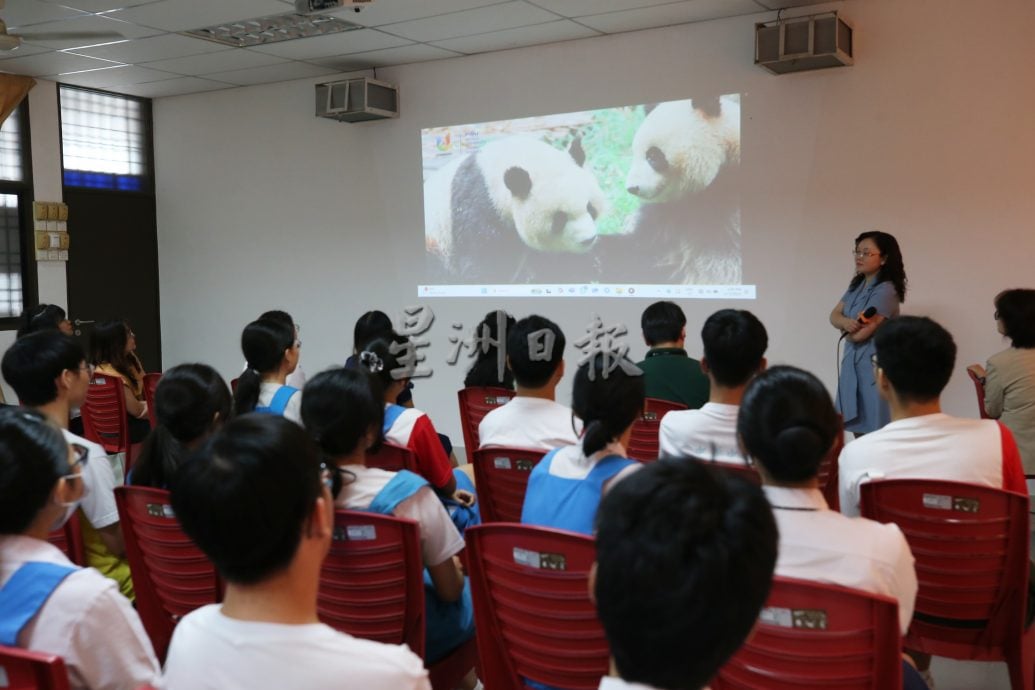 （大北马）学海活动：陈汇萍赞助《学海》及成都理工大学到访中华中学