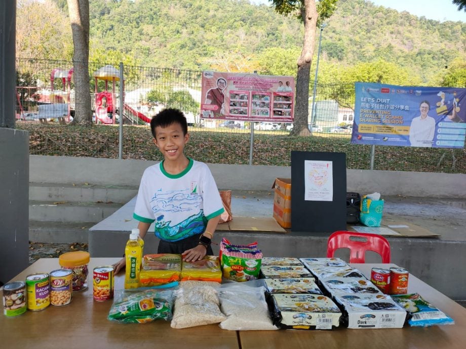 （大北马）小学生发起“零浪费食物运动，募集食品捐助给需要的人。