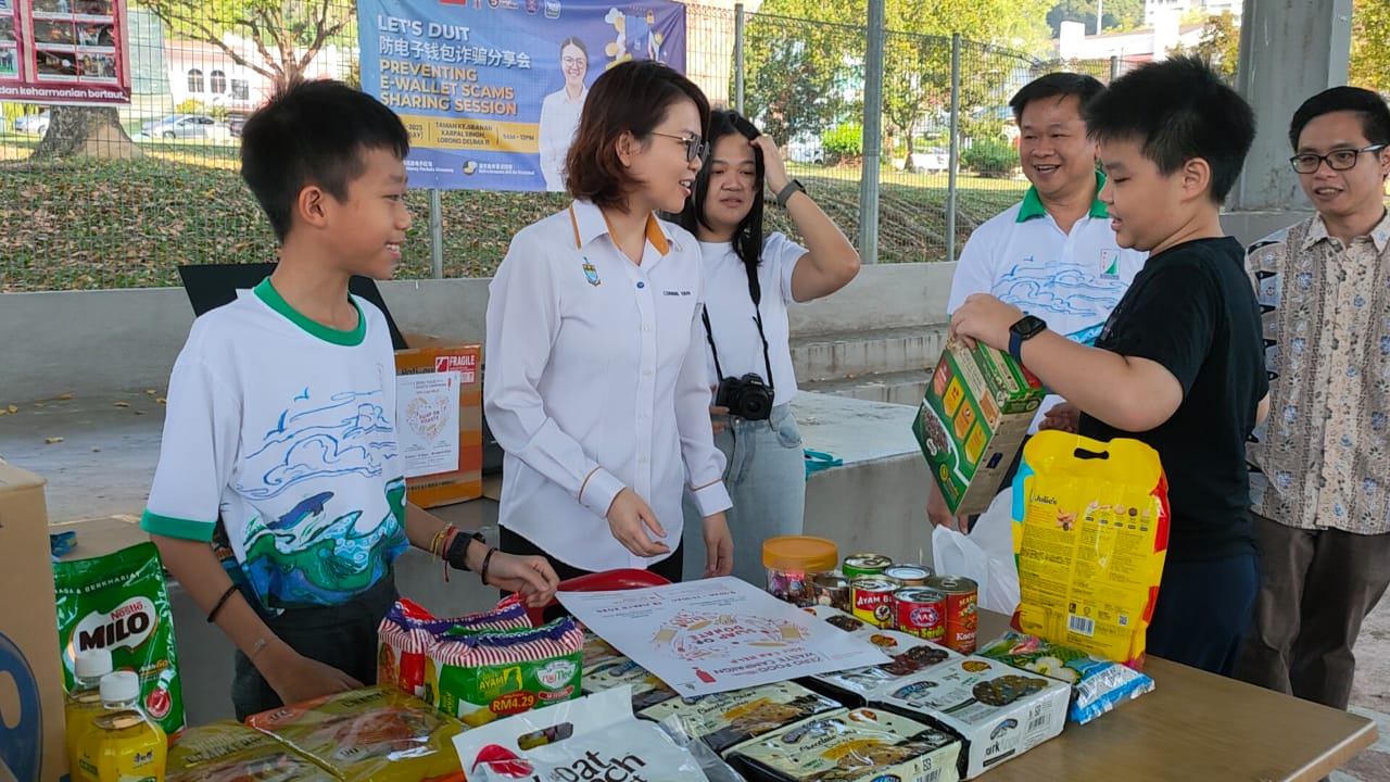 （大北马）小学生发起“零浪费食物运动，募集食品捐助给需要的人。