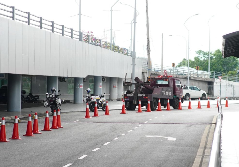 （大北马）槟机场出入境禁停区域仍有违停，执法单位联合取缔开53罚单