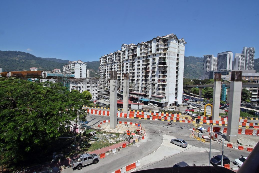 (大北马)苏丹阿兹兰沙路高架横梁安置 第二配套工程达73%
