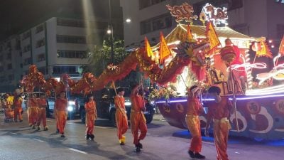 巴生沿海宫庆神诞   “蛇形”花车巡境祈福