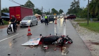 大雨中刮擦翻覆遭多车碾压   华裔摩托车骑士当场亡