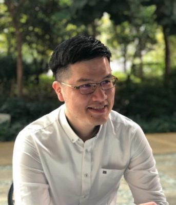 (跟进教育部规定学生佩戴国旗扣章) 华协会长骆展丰:国旗扣章措施引家长担忧.执行问题待解