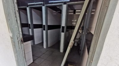 视频|9亿打造BMW厕所？武拉必公厕破烂臭如粪坑