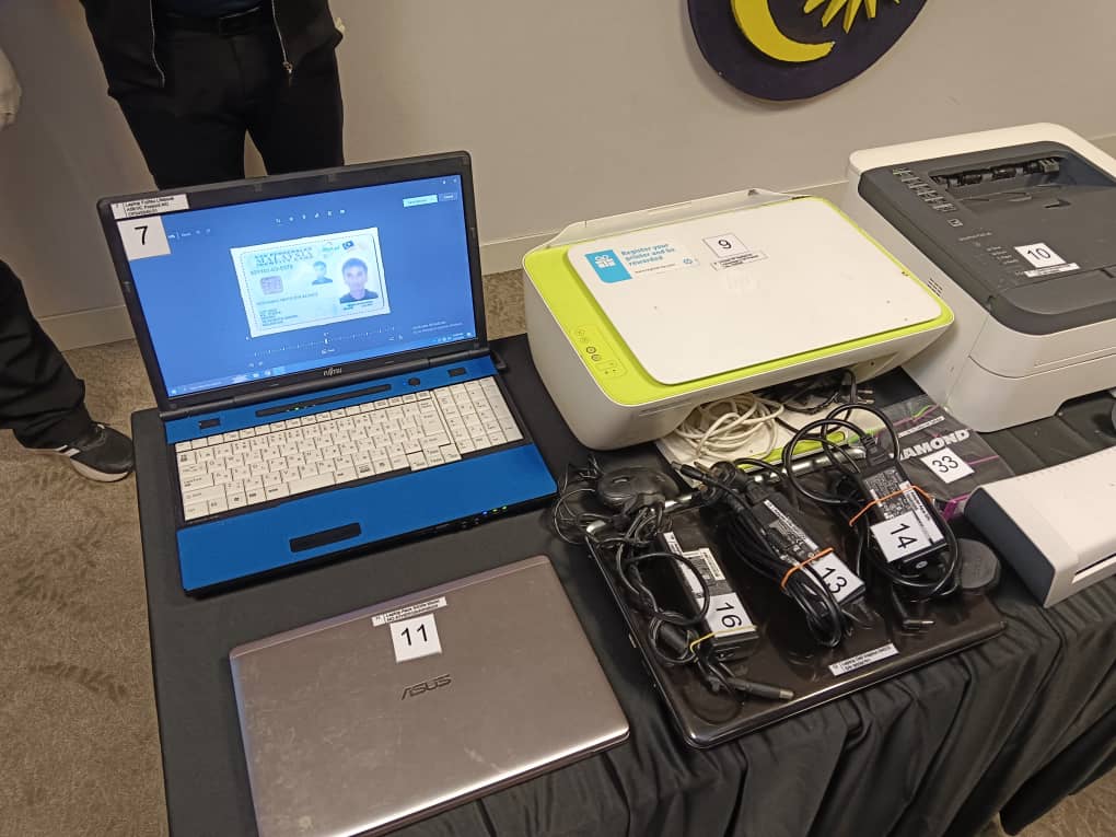 Homemade假大马卡卖5000  外籍男吃牢饭13月