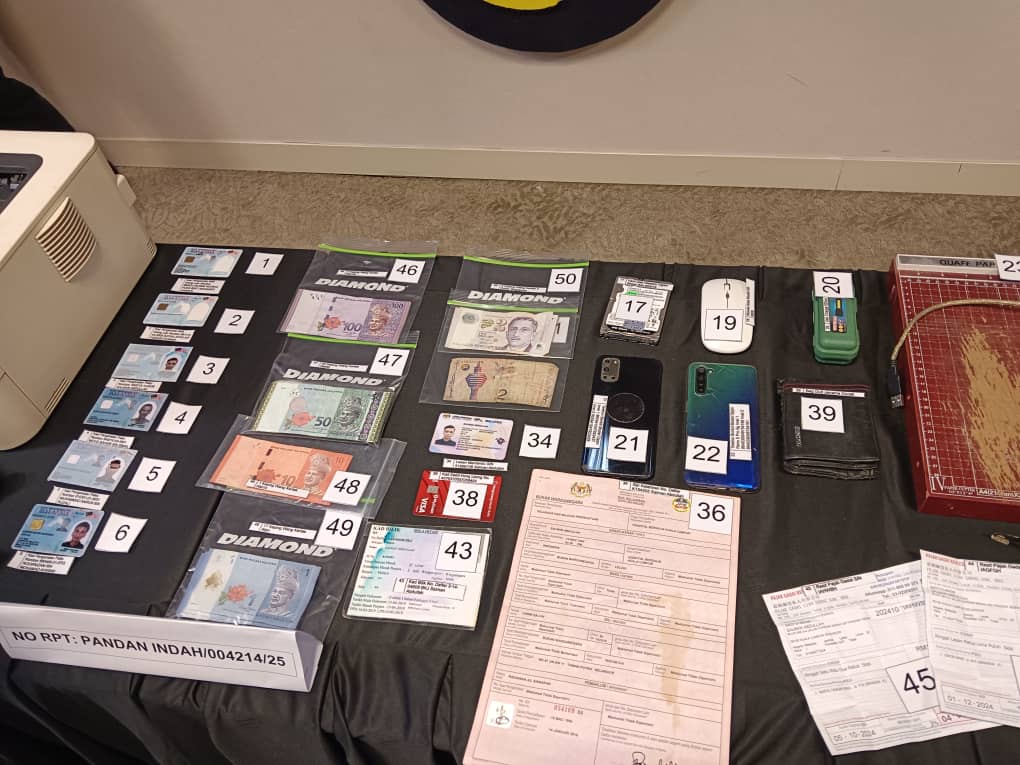 Homemade假大马卡卖5000  外籍男吃牢饭13月