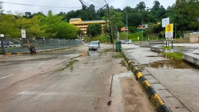 雨势减缓水位回落 帛道路恢复通行