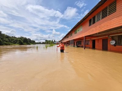 连日大雨 弄孟满淹水 . 国小诊疗所 565居民受灾