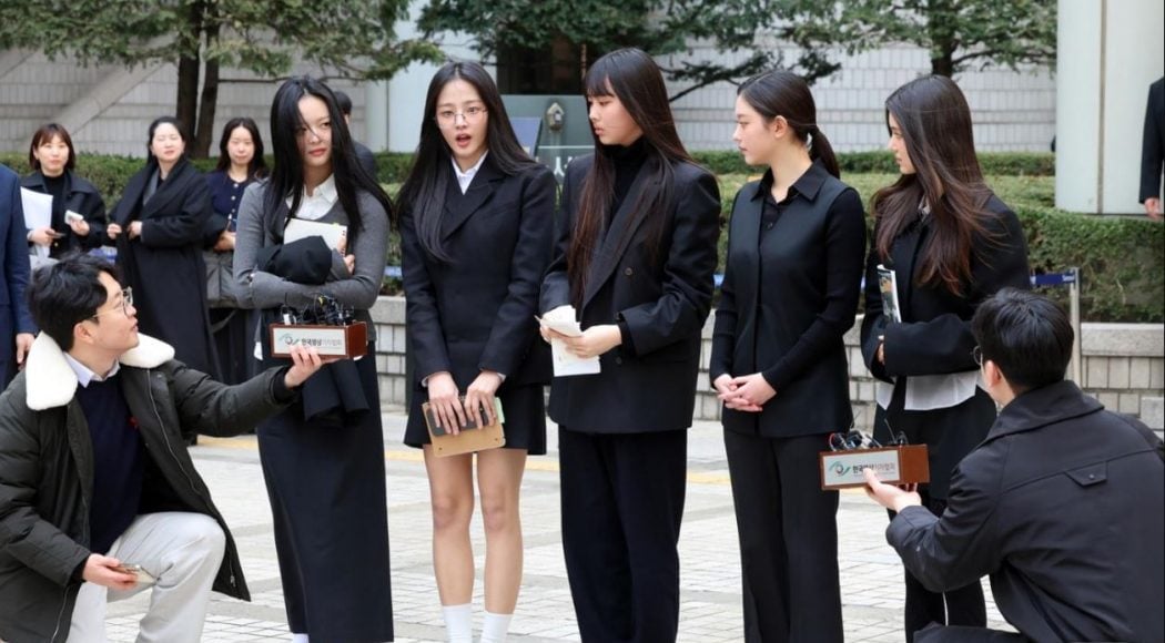 NewJeans一身黑现身庭审 2成员泪崩求法官理解