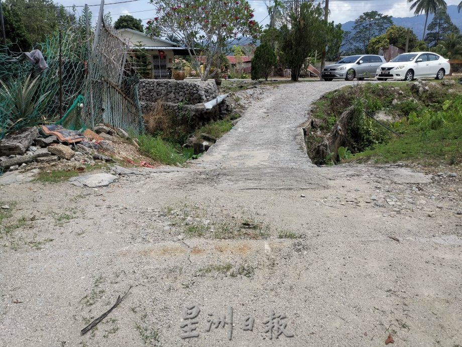 NS芙蓉/班底九里村石桥沉陷 遇雨“消失”，7旬屋主盼获维修