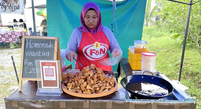 Halal fried wanton draws attention in Ramadan bazaar