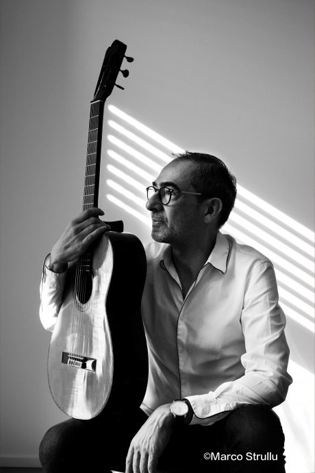 The Argentinean/French conductor and guitarist Pablo Márquez is regarded as one of the most accomplished musicians of our time.