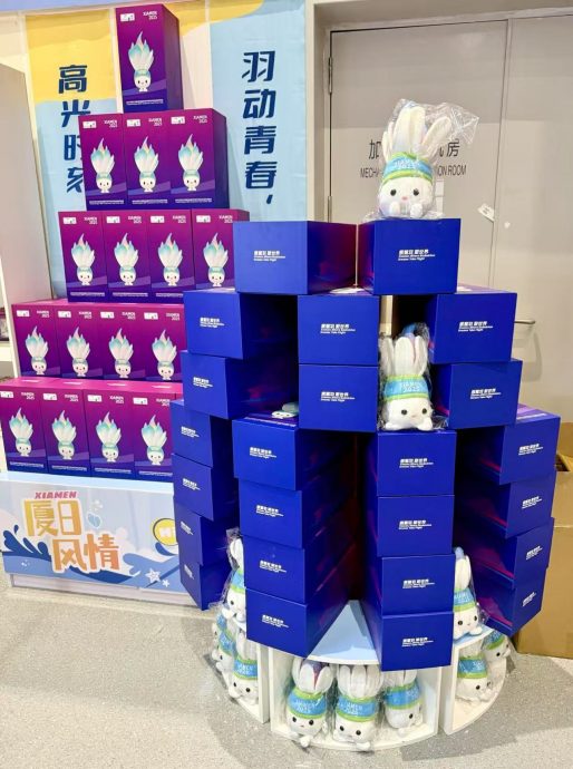 2025年苏迪曼杯羽球赛| 场馆摊位尤如嘉年华会  纪念品打卡点一应俱全