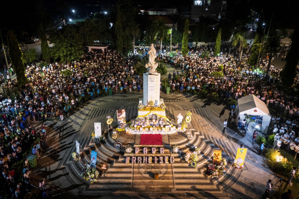 25万人瞻仰教宗遗容 各国领袖送别