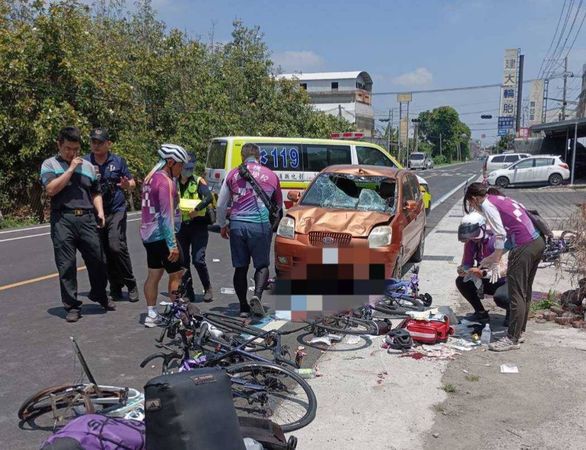 30师生骑脚车环岛游 汽车逆驶撞车队酿8伤