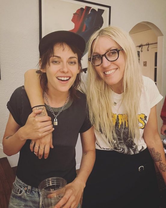 415与女友登记为“合法夫妻” 姬丝汀史都华复活节低调完婚