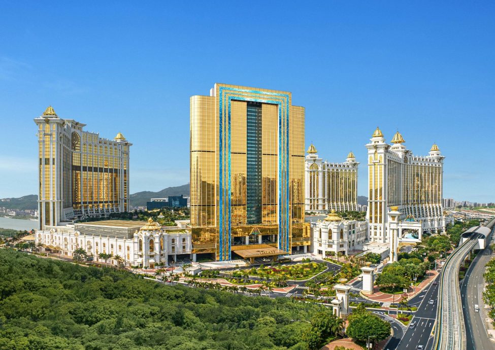 Galaxy Macau’s portfolio of 8 distinct luxury hotels offer guests complimentary access to the Grand Resort Deck.