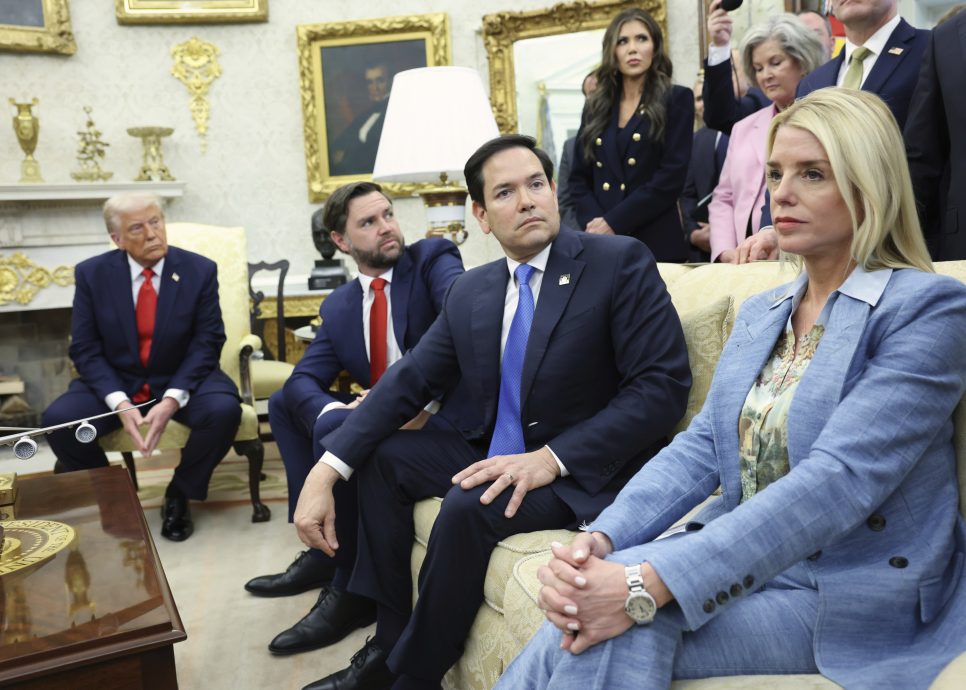 “CNN没人看!”特朗普当众毒舌羞辱美女主播